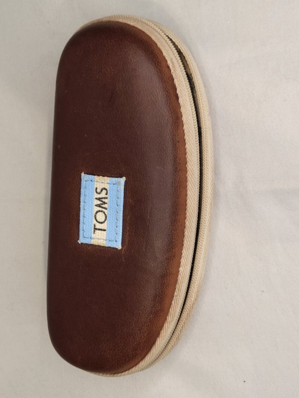 TOMS Vegan Leather Hard-Shell Sunglasses Case Pre-Owned.